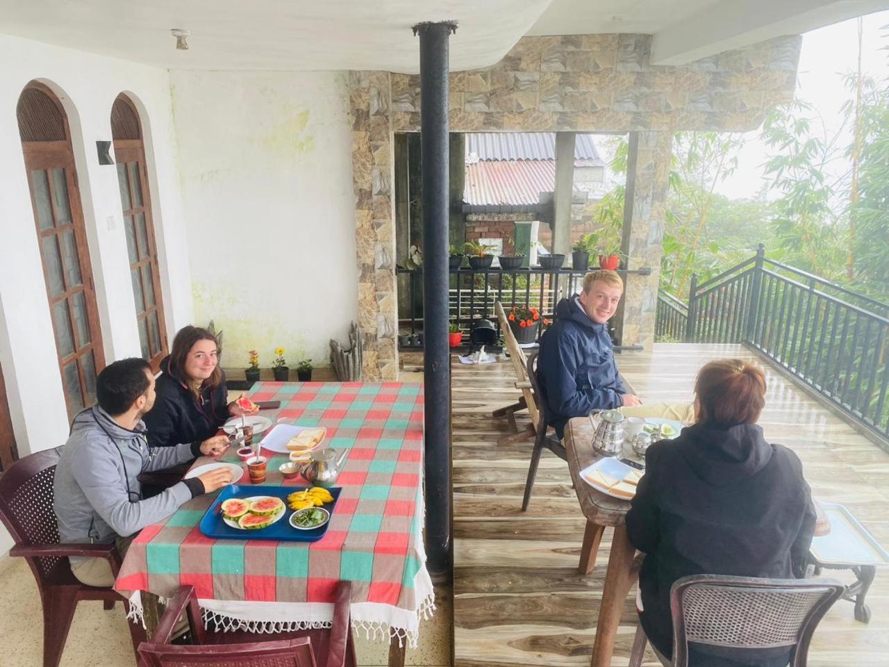 Farah Guest Inn Haputale Esterno foto