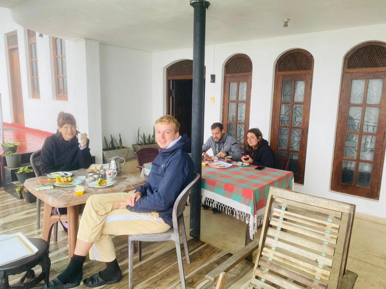 Farah Guest Inn Haputale Esterno foto